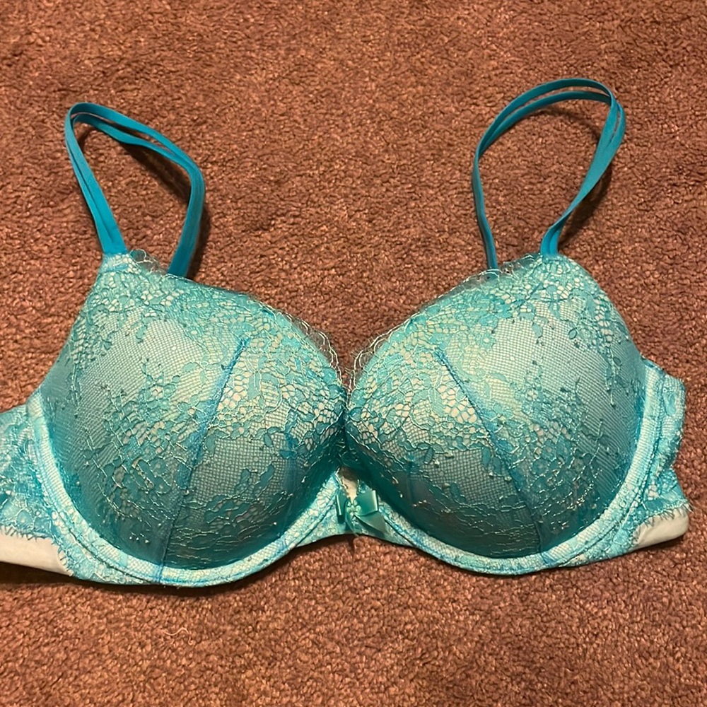 🌙 LIKE NEW! VS bright blue lacy padded bra 36C - Picture 1 of 5